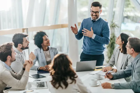 Marketing service agency employees discussing Shopify dropshipping strategies in a collaborative meeting.